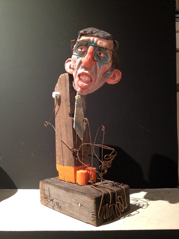 Super Jacinto, panadero en paro, 2013. Resina, madera, metal, papel. Policromada. 35 cm. altura